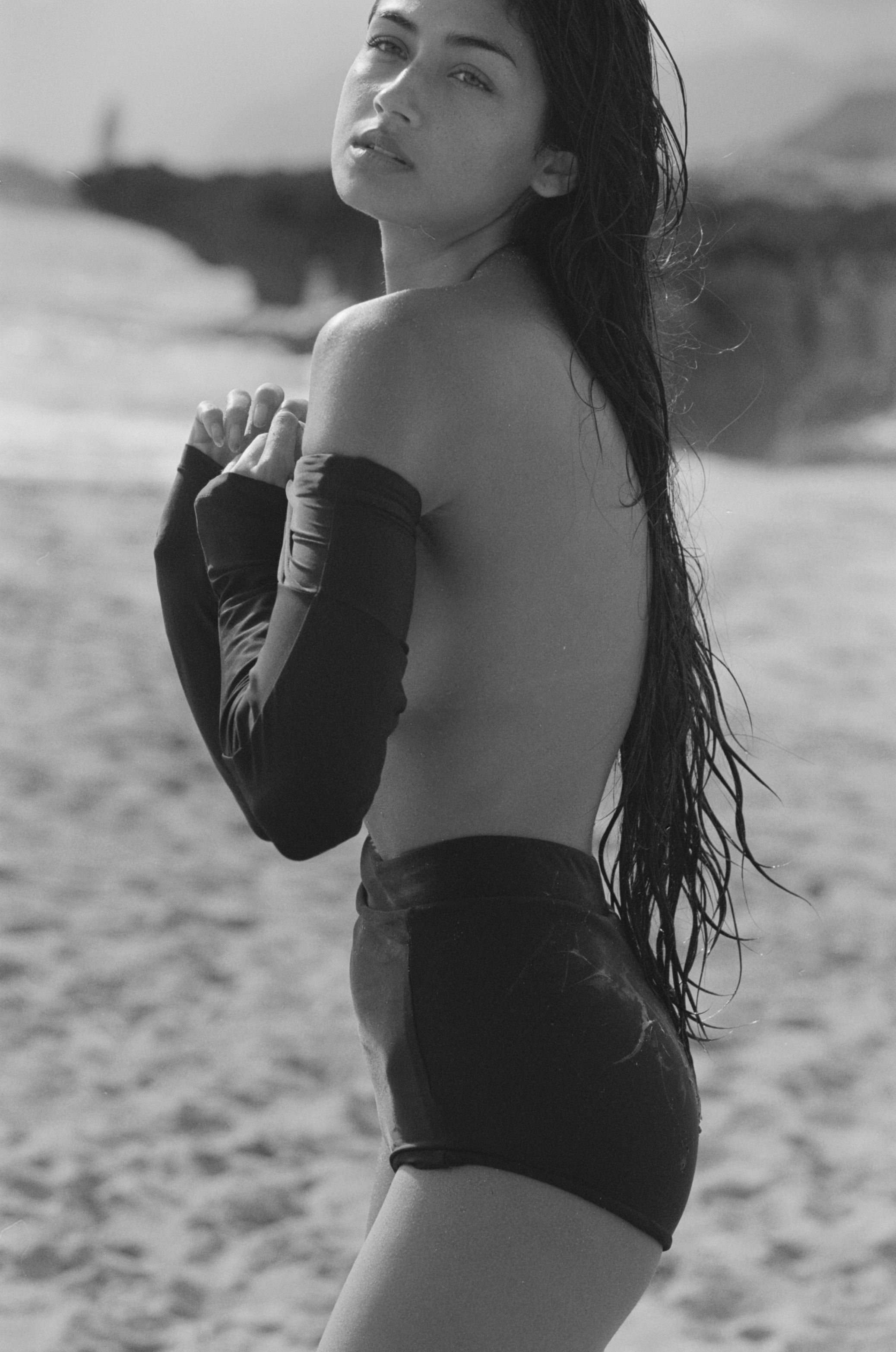 Introducing the Hoffman short bottom, made to embrace your curves, made from lined and stretchy recycled fabric and offer full bum coverage and high waist featuring a contour waist band Double Lined with recycled lining.