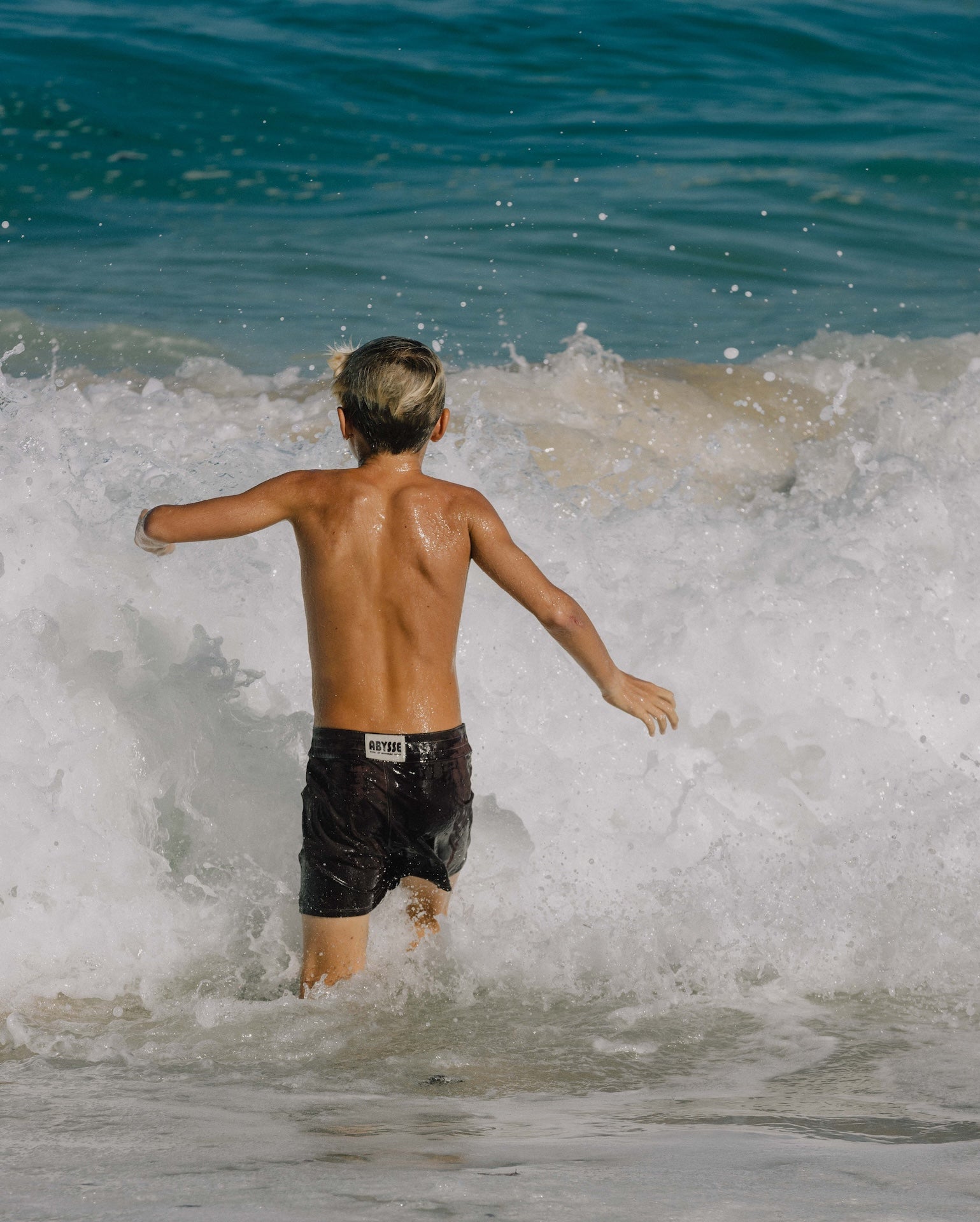 Channeling the effortless style of the ‘90s, the mini CRUSH board shorts are the mini version of our iconic board shorts, made in our groms sizes.