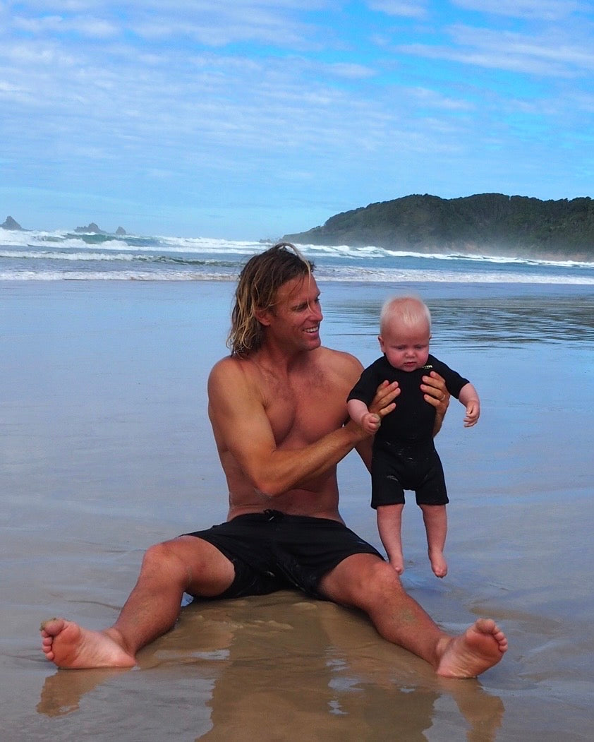 Introducing our Mini Wetsuit range, made for our water spirited children. We believe in creating a better and sustainable world for them. A collection purposefully designed for little active bodies, that love to spend days in the waves, with our Abysse ethos in mind