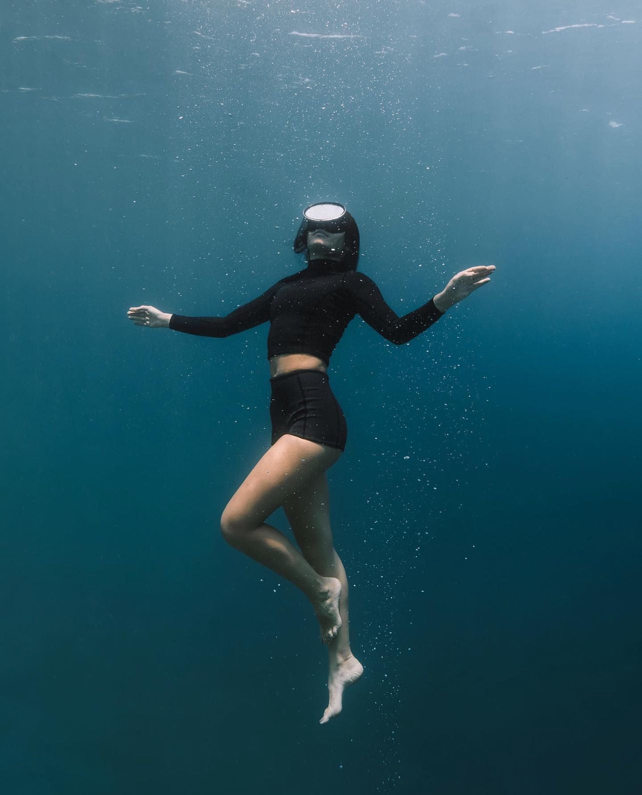 Pam | Crop Rash Guard - Black Eco Neoprene