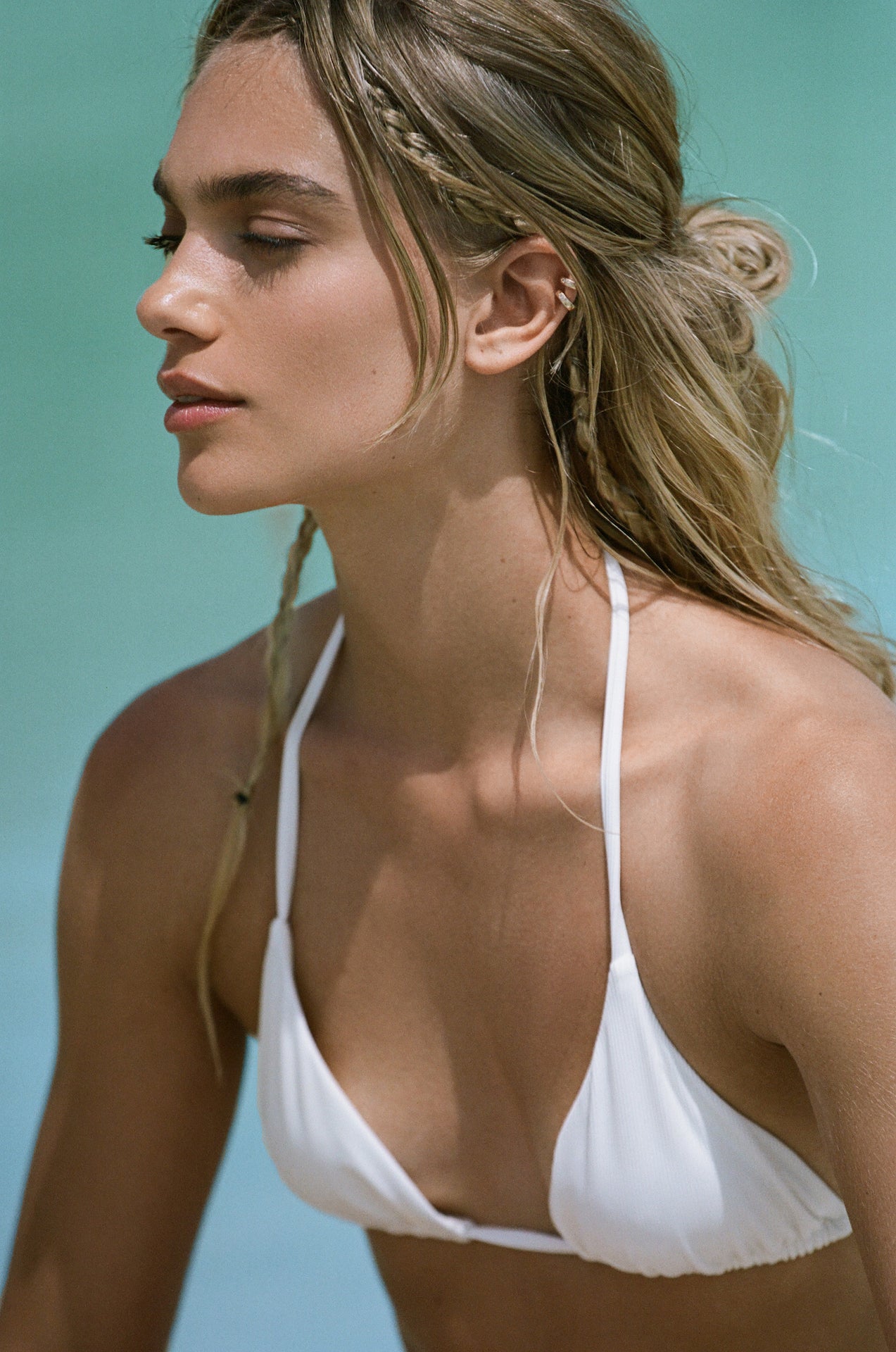 The Maya is a triangle top, attached via a neck and back bow tie. The bust cups have a ruched aesthetic look but are also adjustable to your own body. Maya is the versatile top that can be used with any bottom or under a shirt. Ribbed swimwear made with the planet in mind