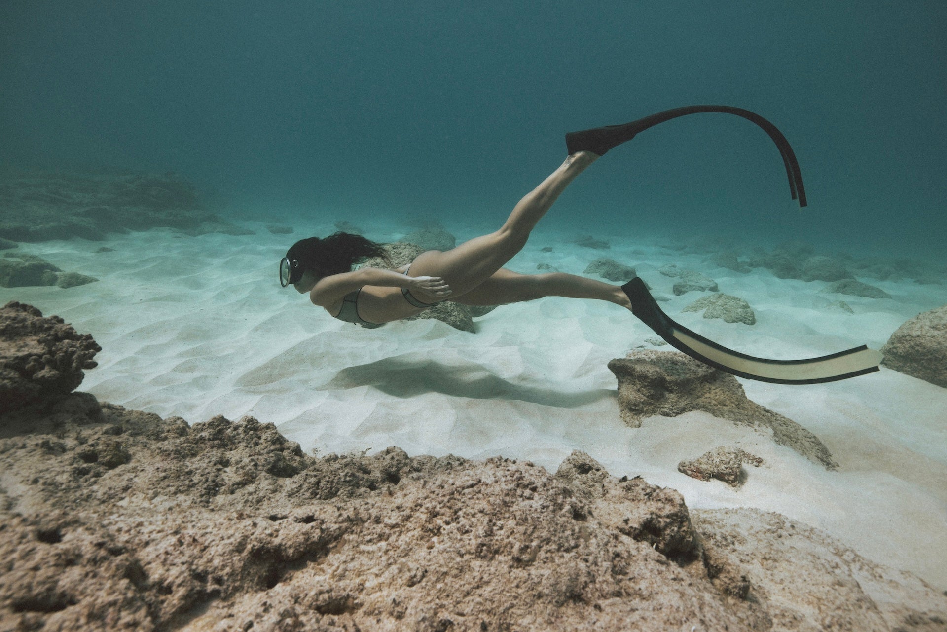 Jenna | Bikini Top Front Zipper - Silver 2mm Eco Neoprene